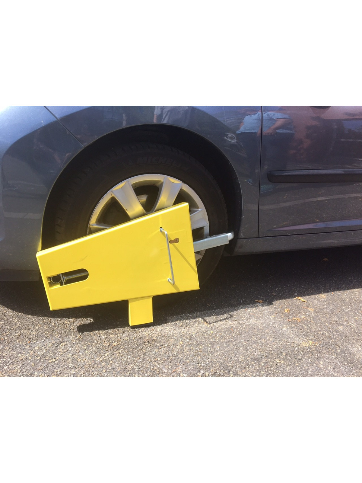 Antivol bloque-roue pour voiture - Aménagement parking
